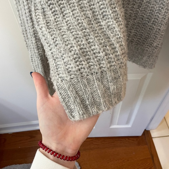 American eagle sweater; grey; Large; very cute - Picture 3 of 7
